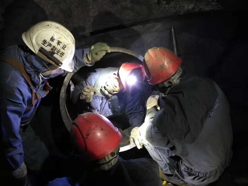 1551063115077047729.jpg 大检修两器清焦工作.jpg