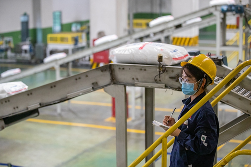 巡检人员每班对产品包装线进行巡回检查并及时登记巡检问题。.jpg
