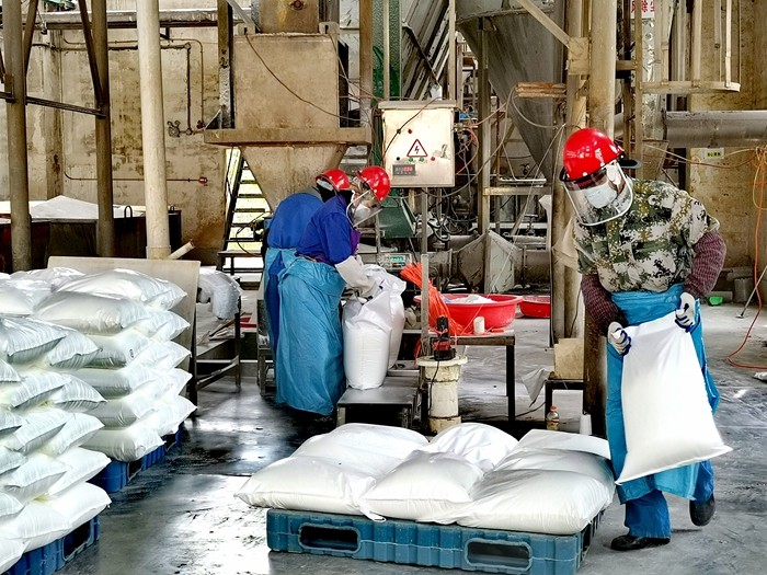 博鱼app下载官网安徽铜陵市华兴化工公司硫酸盐产物包卸车间一角