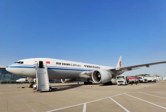 01中国大陆首个使用可持续航空燃料的商业货运航班CA1027.jpg