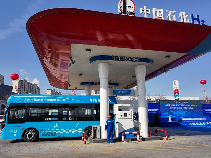 图为加氢现场2.jpg