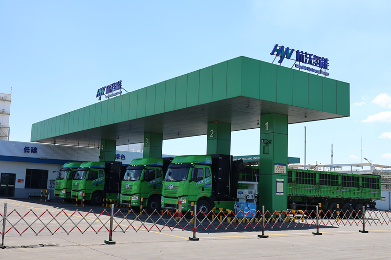 厂区内为氢能重卡设计的加氢站.png